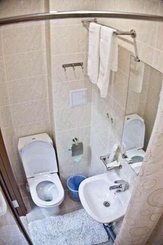 Гостиница Иркут Иркутск Стандартный двухместный номер с двумя односпальными кроватями-4